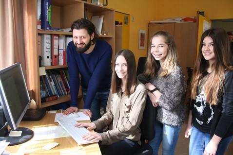 April 2016 Jobcoach mit 3 Schuelerinnen